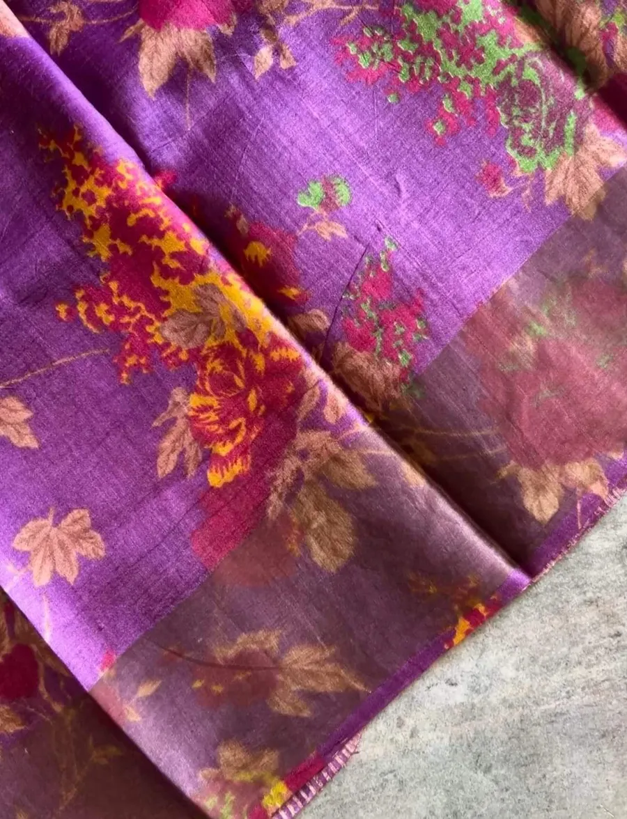 Pure handloom tussar silk zari border with floral print with silk mark tag